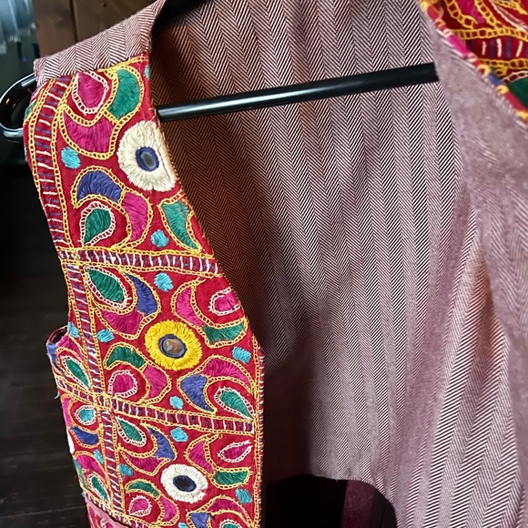 Vintage late ‘80s mirror embroidery vest from Rajasthan, India - one of a kind! - Picture 3 of 4